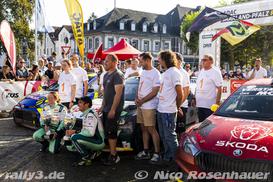 Podium - Bild Nr. 0216