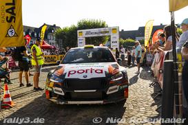 Podium - Bild Nr. 0233