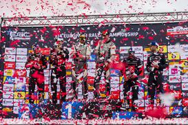 Ziel & Podium - Bild Nr. 3375